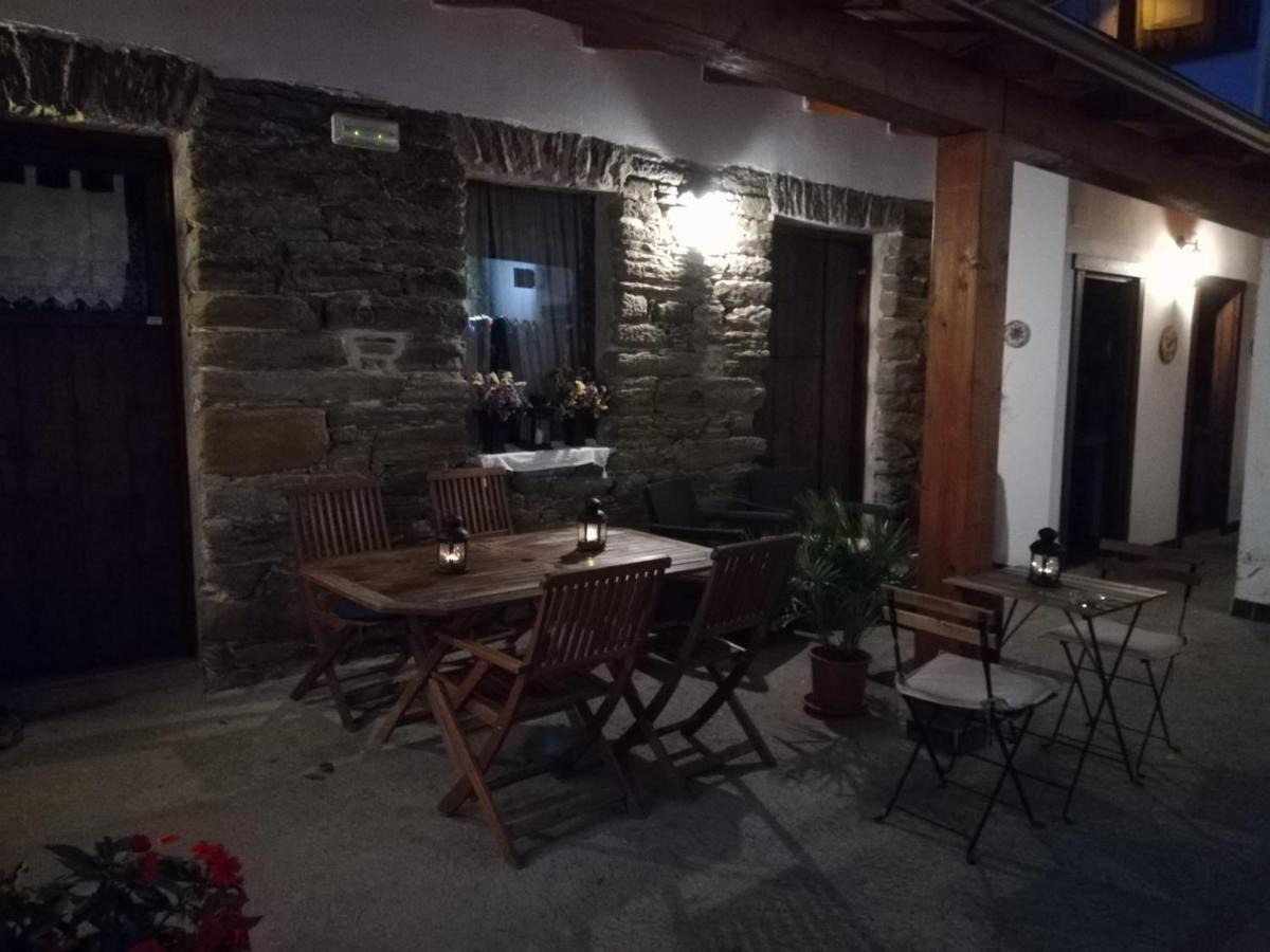 Albergue San Lazaro Sarria Exteriör bild
