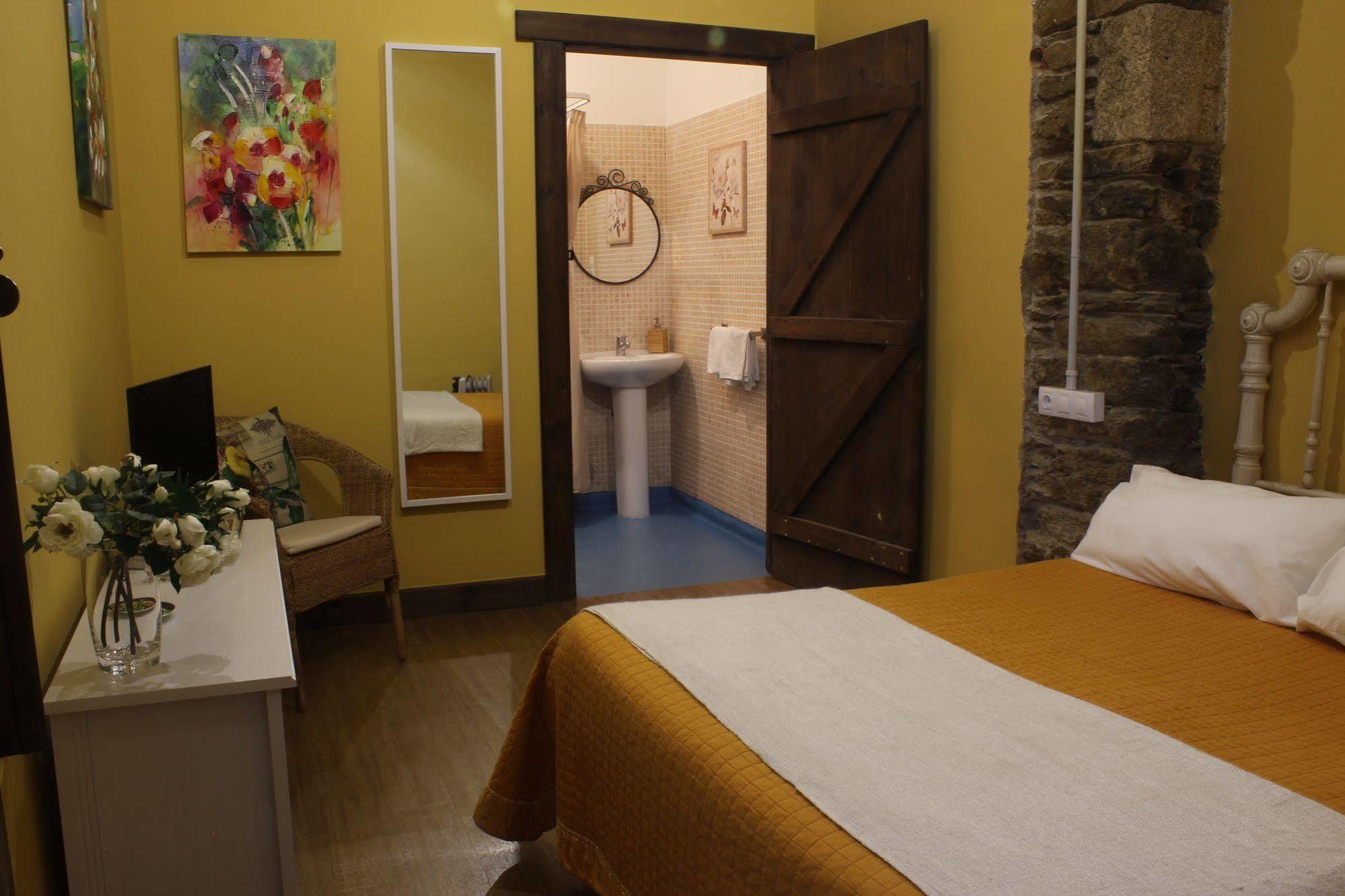 Albergue San Lazaro Sarria Exteriör bild